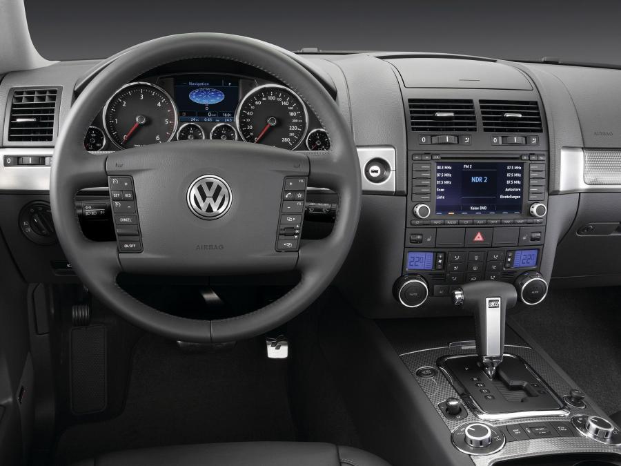  Volkswagen Touareg V10 TDi R-Line 2007 года  (фото 8 из 10)
